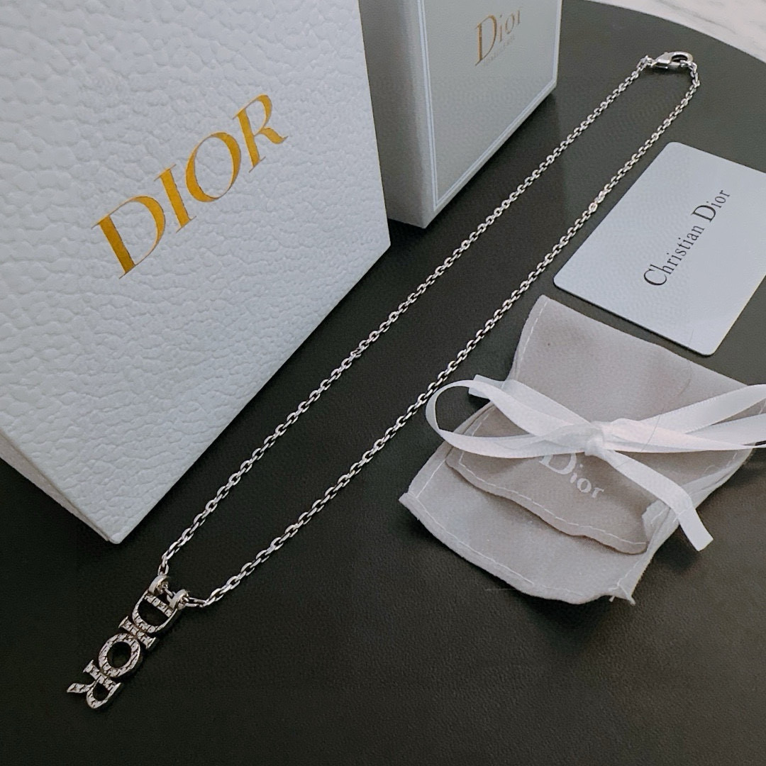    DIOR🔥新款 迪奥项链🇷🇼原单货🇷🇼专柜新款开模复古潮流时尚必备 男女均可佩戴 情侣款同款 摇滚
