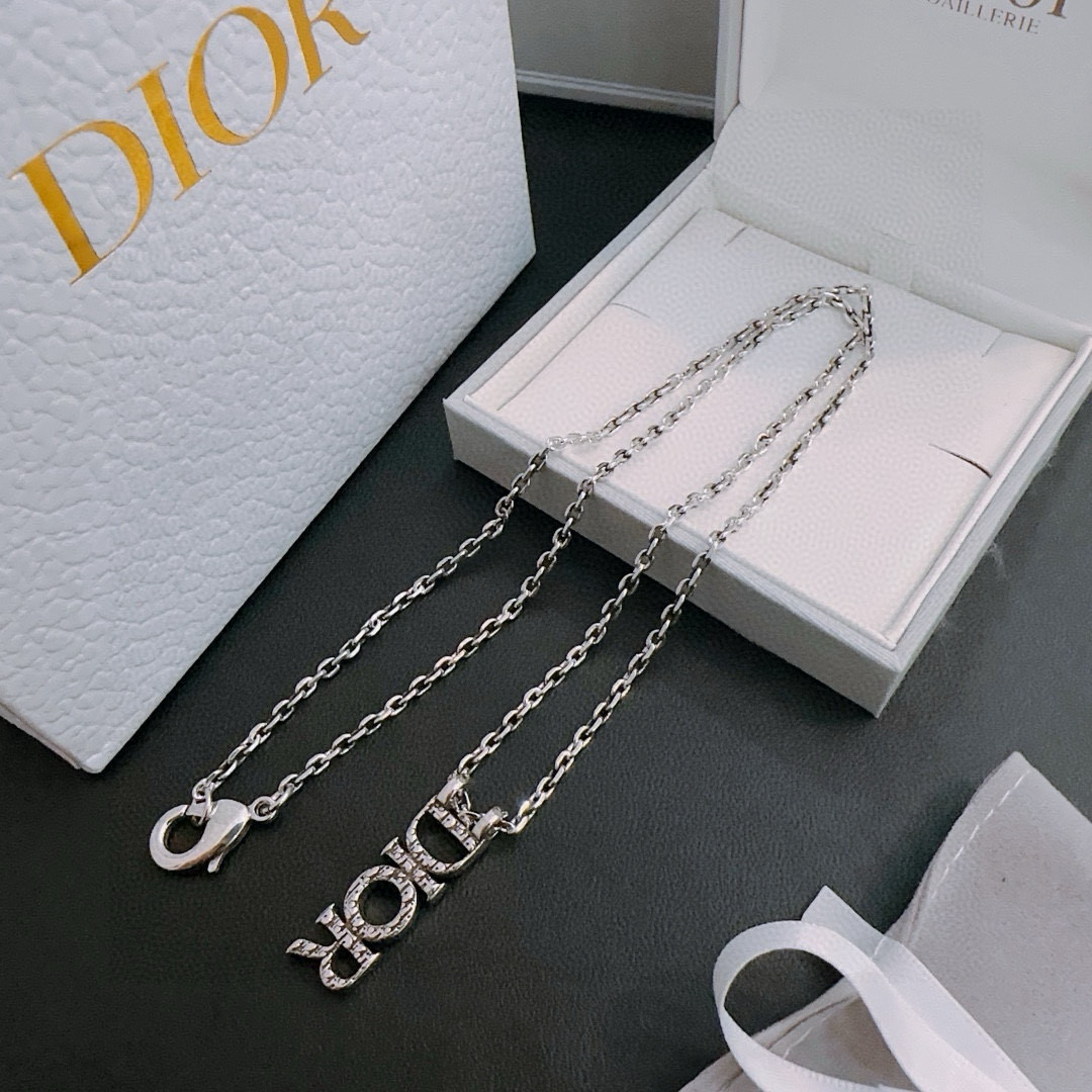    DIOR🔥新款 迪奥项链🇷🇼原单货🇷🇼专柜新款开模复古潮流时尚必备 男女均可佩戴 情侣款同款 摇滚