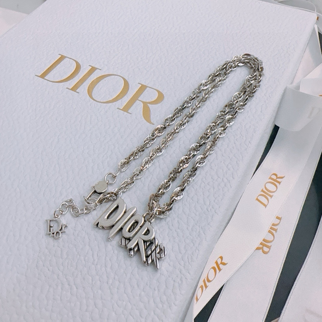   DIOR🔥新款 迪奥项链🇷🇼原单货🇷🇼专柜新款开模复古潮流时尚必备 男女均可佩戴 情侣款同款 摇滚