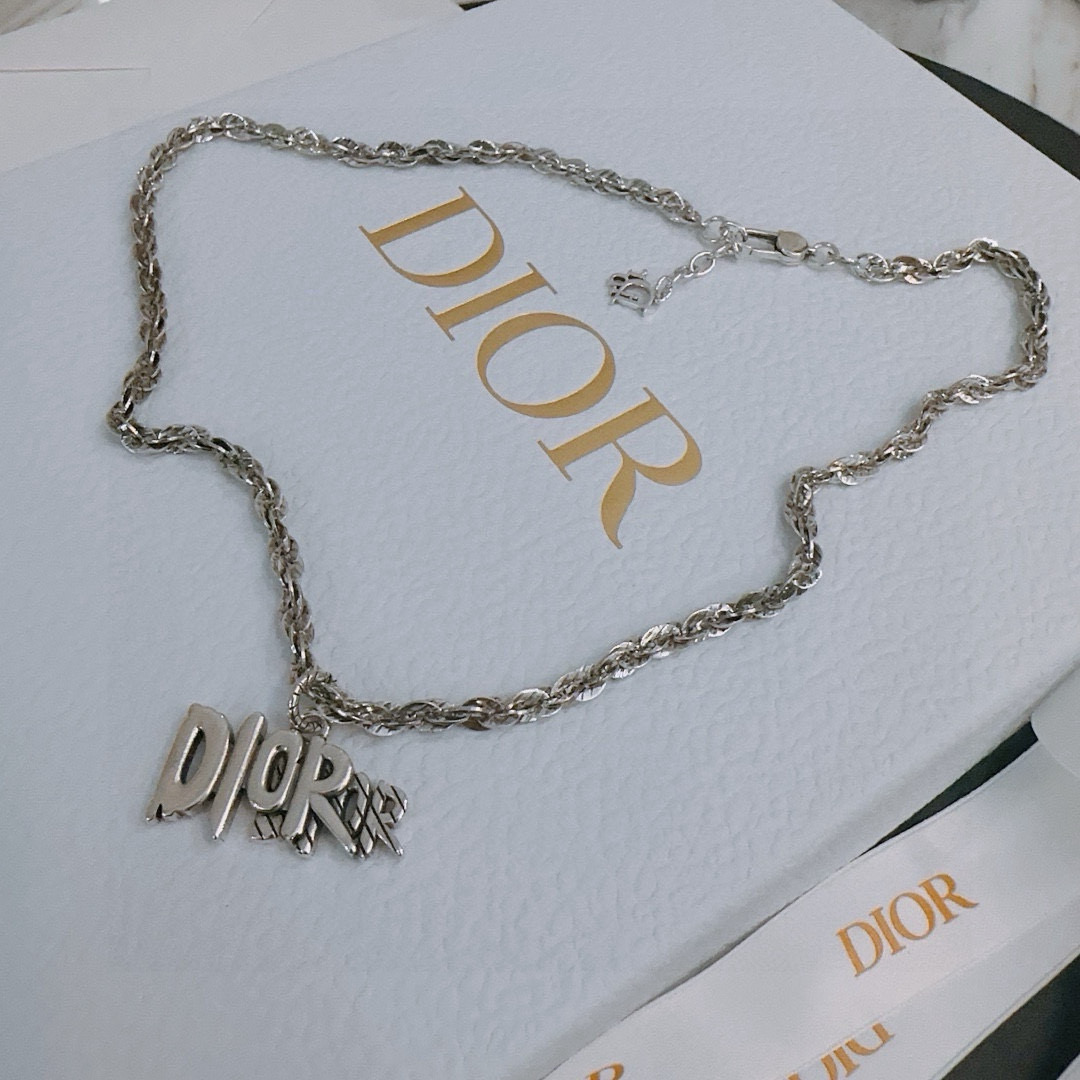    DIOR🔥新款 迪奥项链🇷🇼原单货🇷🇼专柜新款开模复古潮流时尚必备 男女均可佩戴 情侣款同款 摇滚