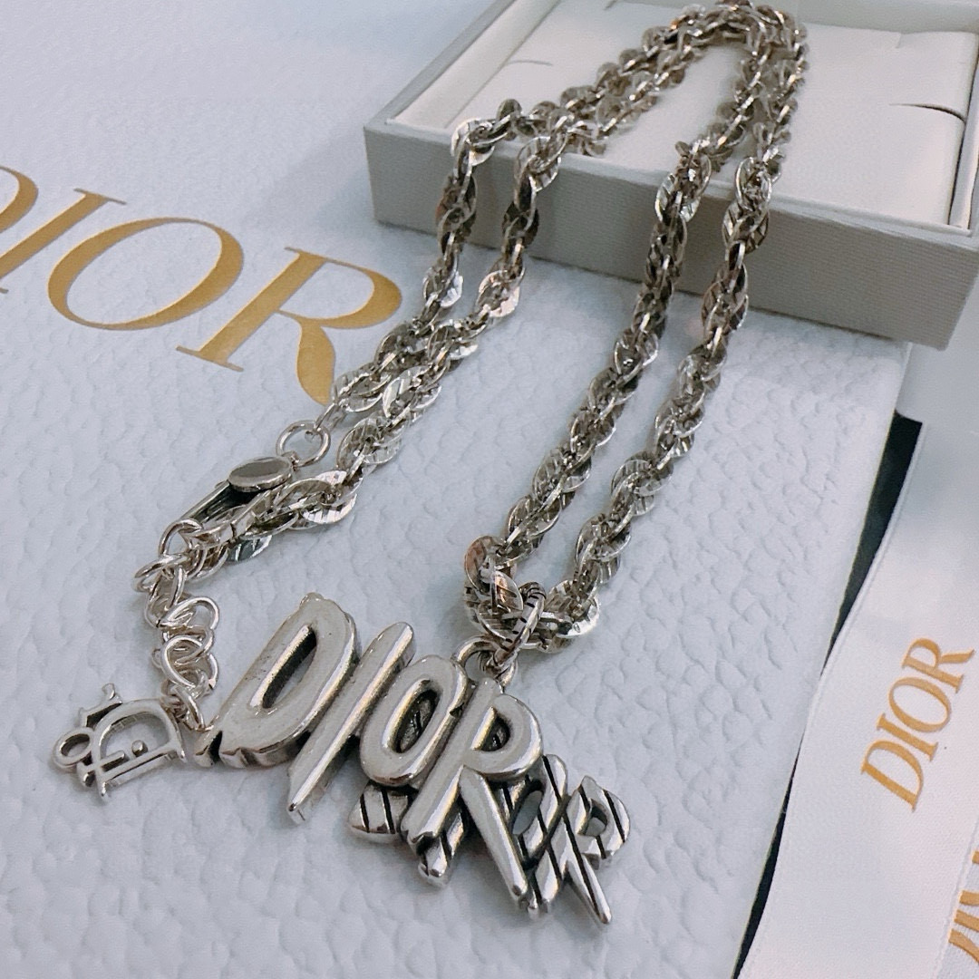    DIOR🔥新款 迪奥项链🇷🇼原单货🇷🇼专柜新款开模复古潮流时尚必备 男女均可佩戴 情侣款同款 摇滚