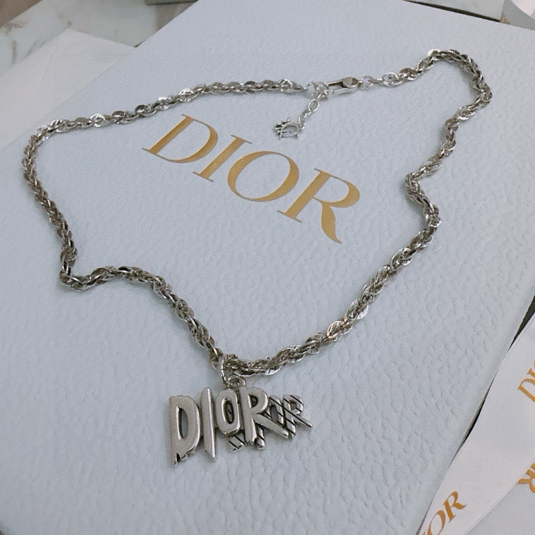    DIOR🔥新款 迪奥项链🇷🇼原单货🇷🇼专柜新款开模复古潮流时尚必备 男女均可佩戴 情侣款同款 摇滚