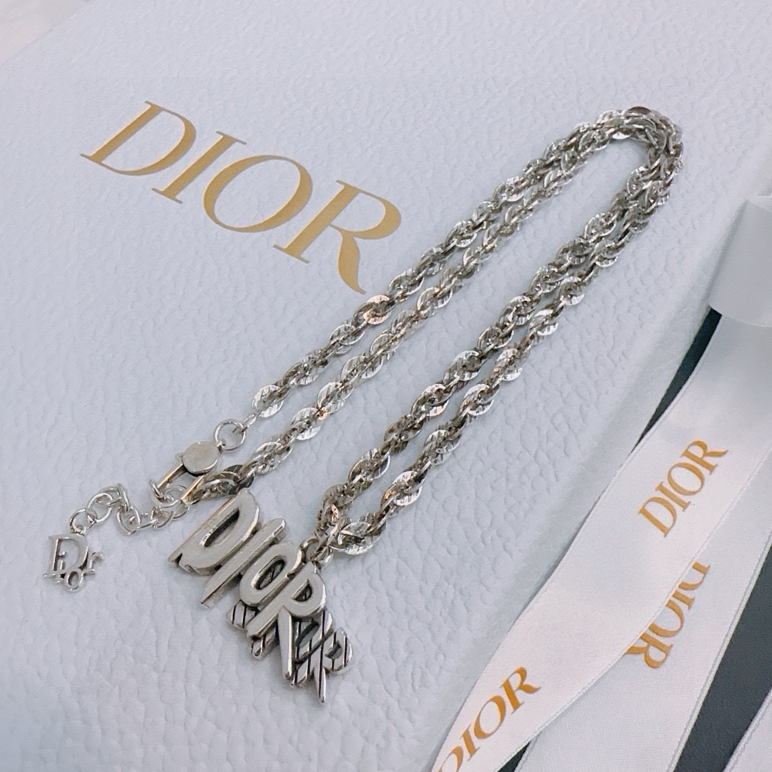    DIOR🔥新款 迪奥项链🇷🇼原单货🇷🇼专柜新款开模复古潮流时尚必备 男女均可佩戴 情侣款同款 摇滚