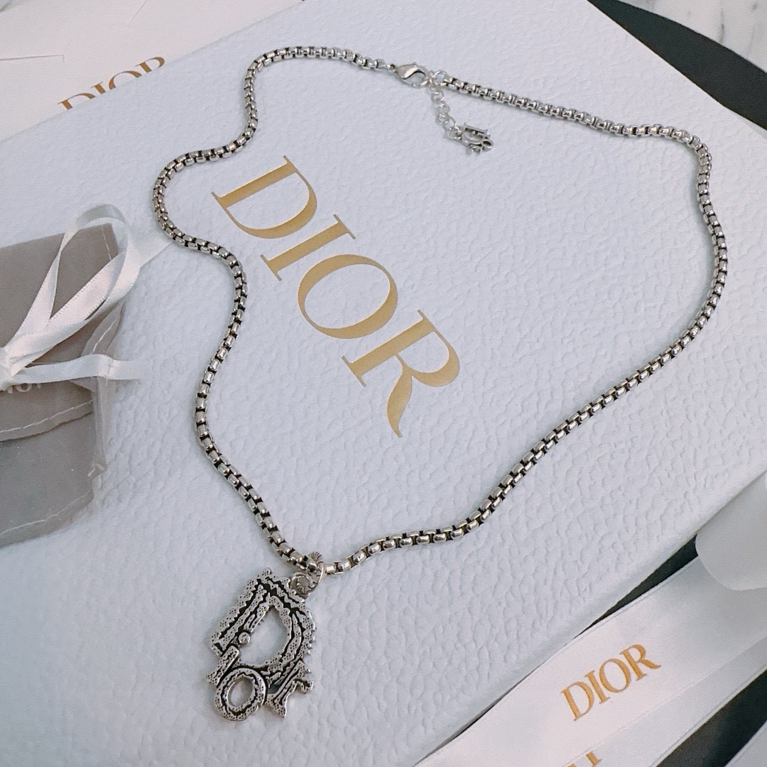    DIOR🔥新款 迪奥项链🇷🇼原单货🇷🇼专柜新款开模复古潮流时尚必备 男女均可佩戴 情侣款同款 摇滚