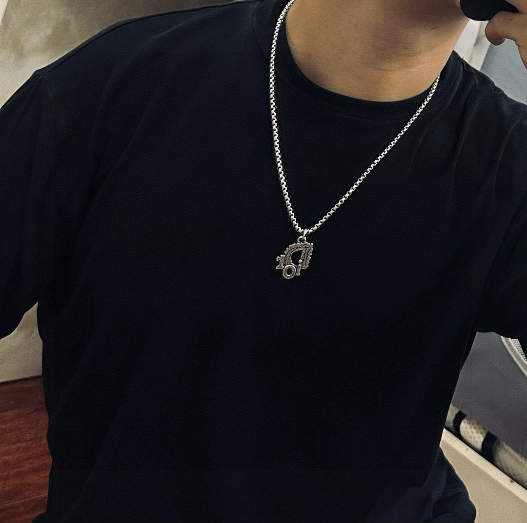    DIOR🔥新款 迪奥项链🇷🇼原单货🇷🇼专柜新款开模复古潮流时尚必备 男女均可佩戴 情侣款同款 摇滚
