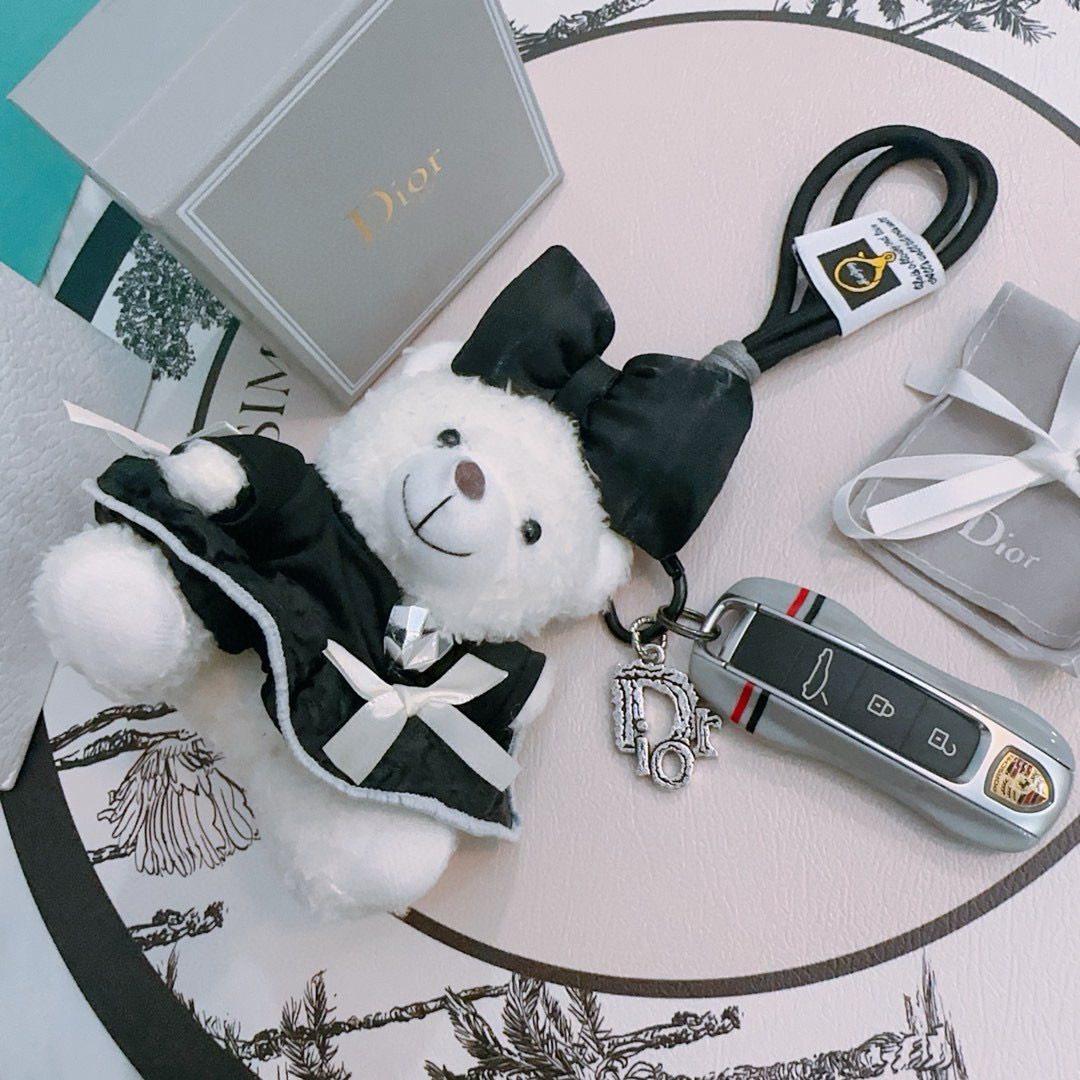    新品发布 迪奥🐼钥匙扣 包包扣 最新款包包挂饰档次更高明星同款Anger Forest系列经典款联