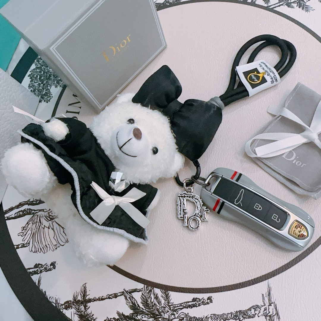    新品发布 迪奥🐼钥匙扣 包包扣 最新款包包挂饰档次更高明星同款Anger Forest系列经典款联