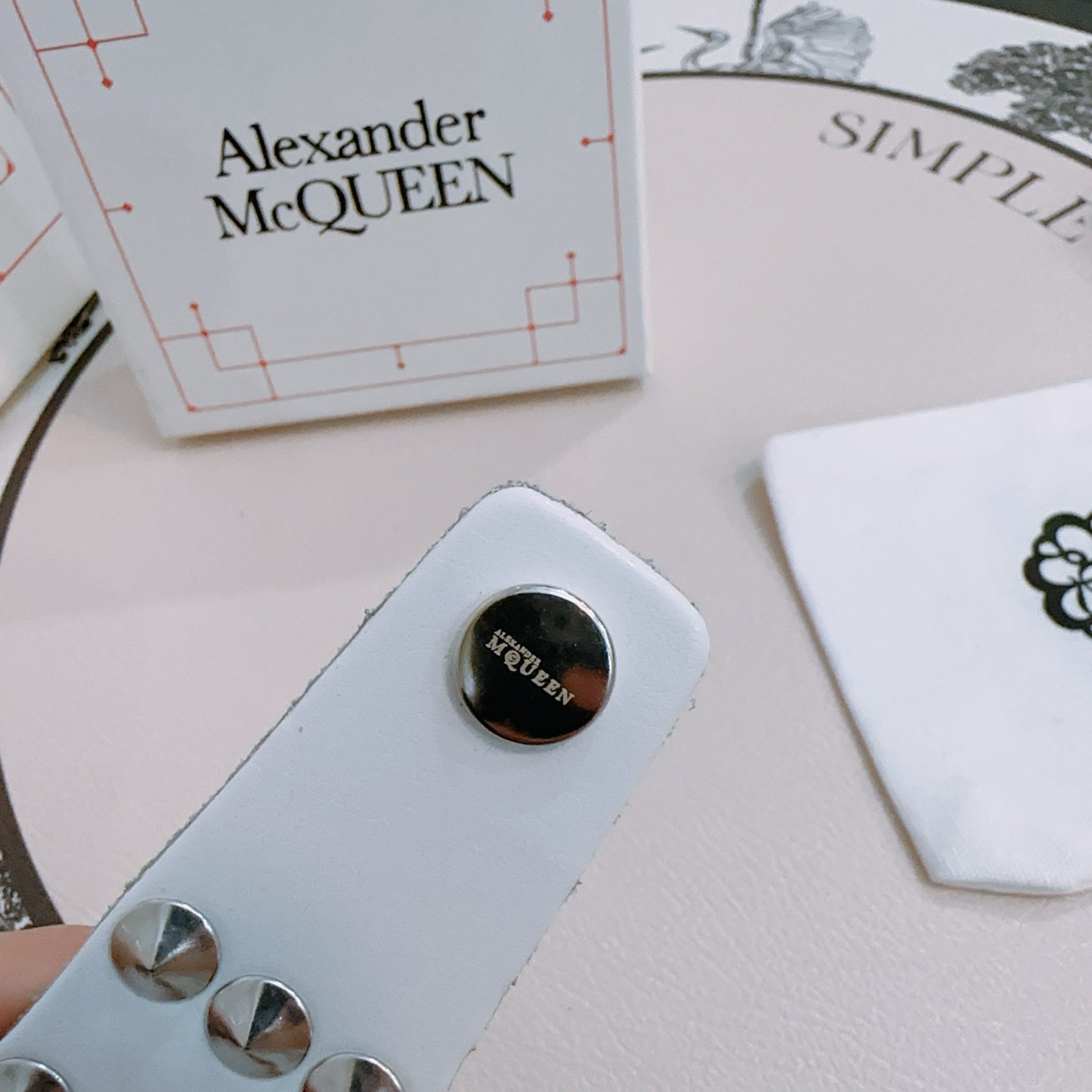   新款Alexander McQueen 亚历山大 麦昆 牛皮手链  专柜一致原版定制  骨子里那种叛