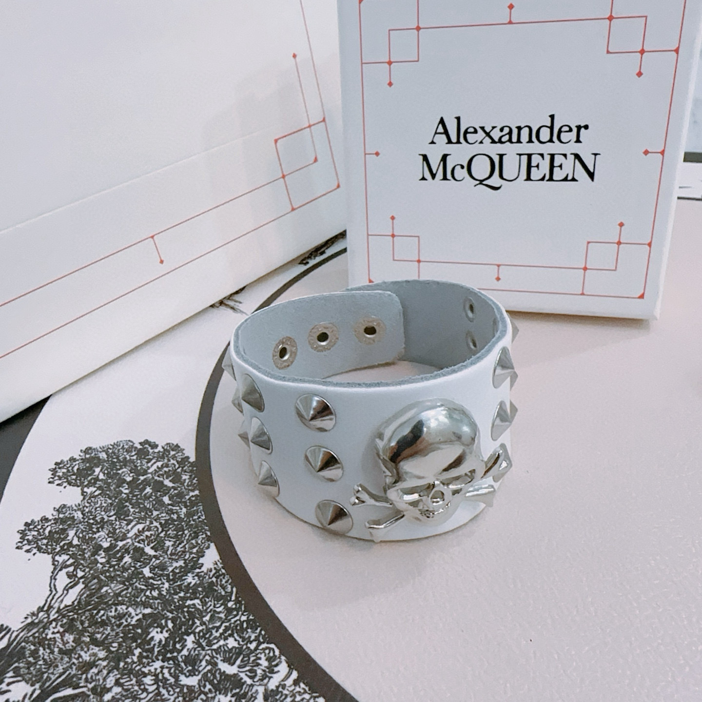   新款Alexander McQueen 亚历山大 麦昆 牛皮手链  专柜一致原版定制  骨子里那种叛