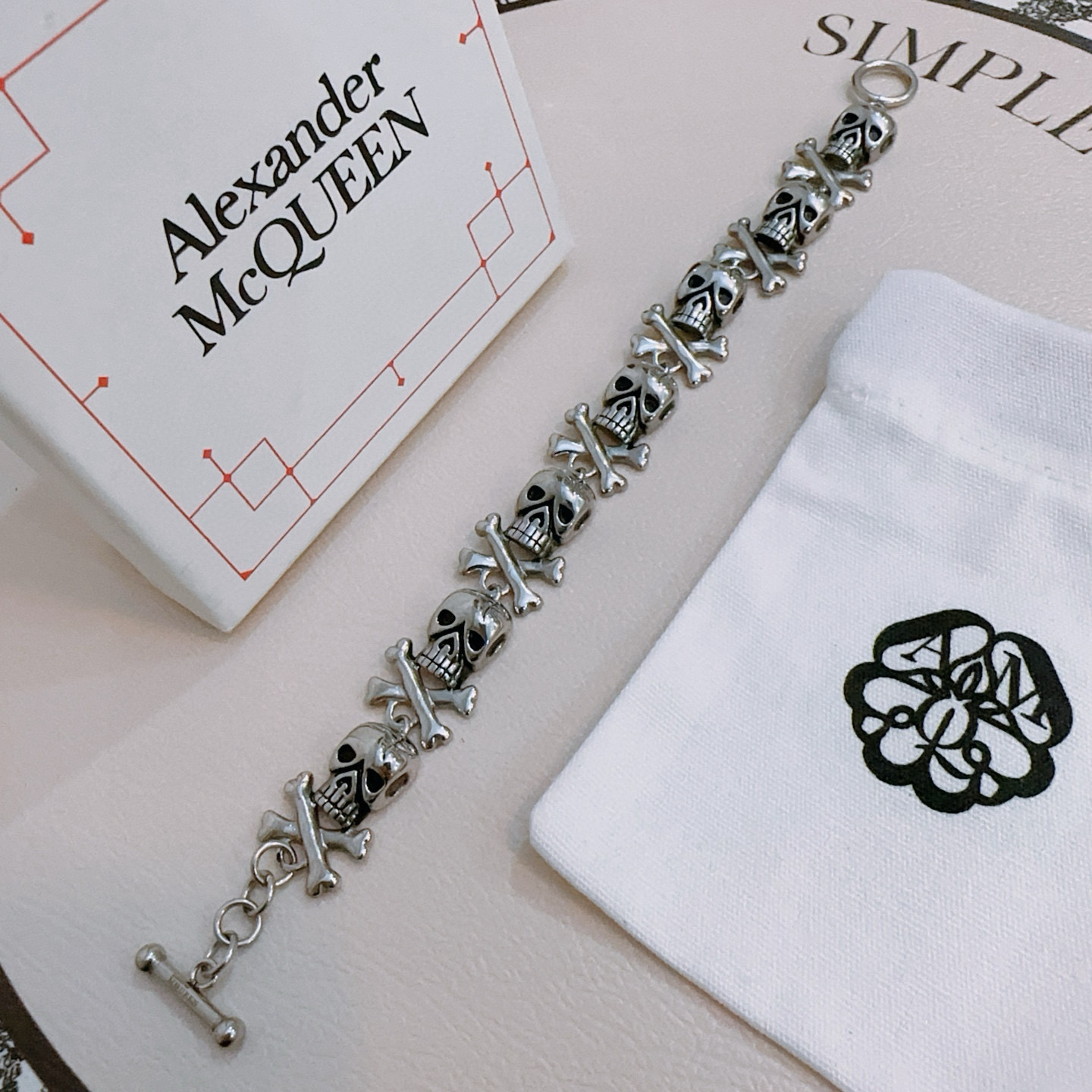   新款Alexander McQueen 亚历山大 麦昆 手链  专柜一致原版定制  骨子里那种叛逆浮