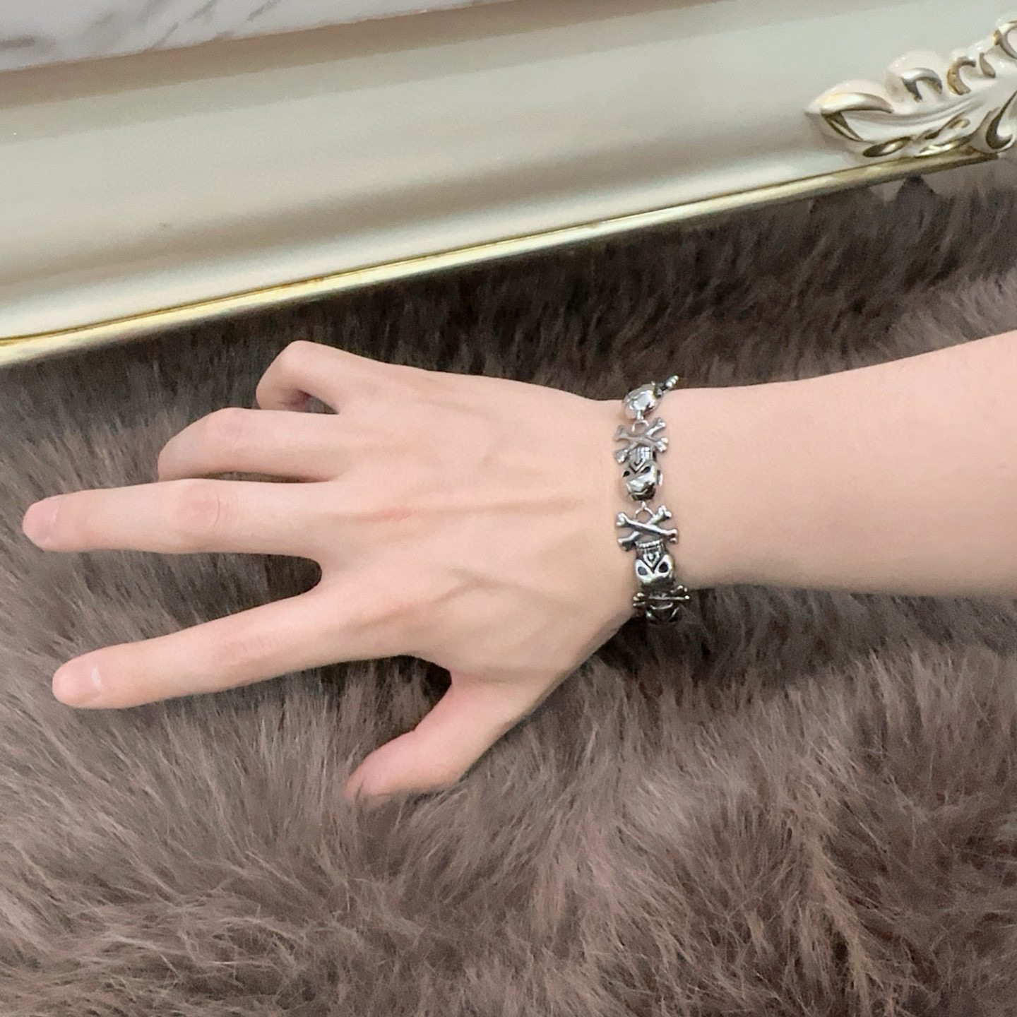   新款Alexander McQueen 亚历山大 麦昆 手链  专柜一致原版定制  骨子里那种叛逆浮