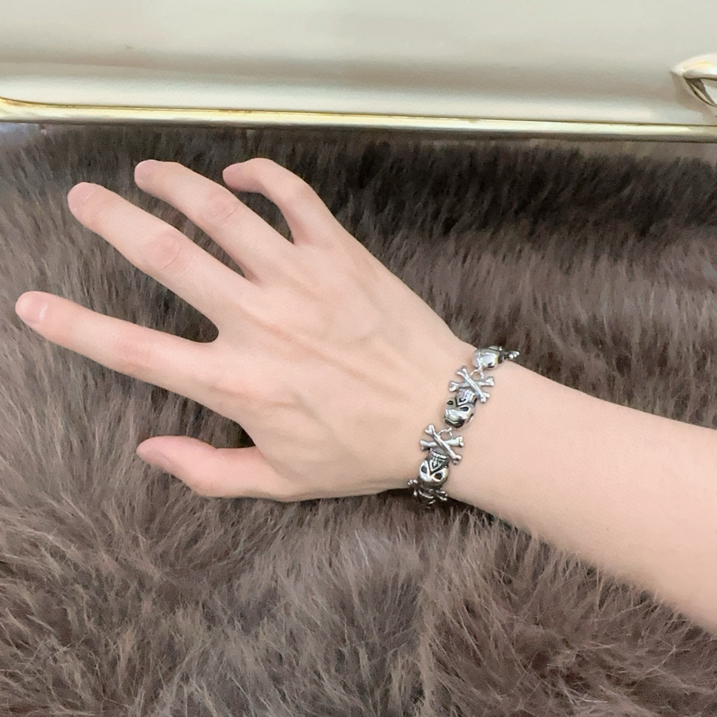   新款Alexander McQueen 亚历山大 麦昆 手链  专柜一致原版定制  骨子里那种叛逆浮