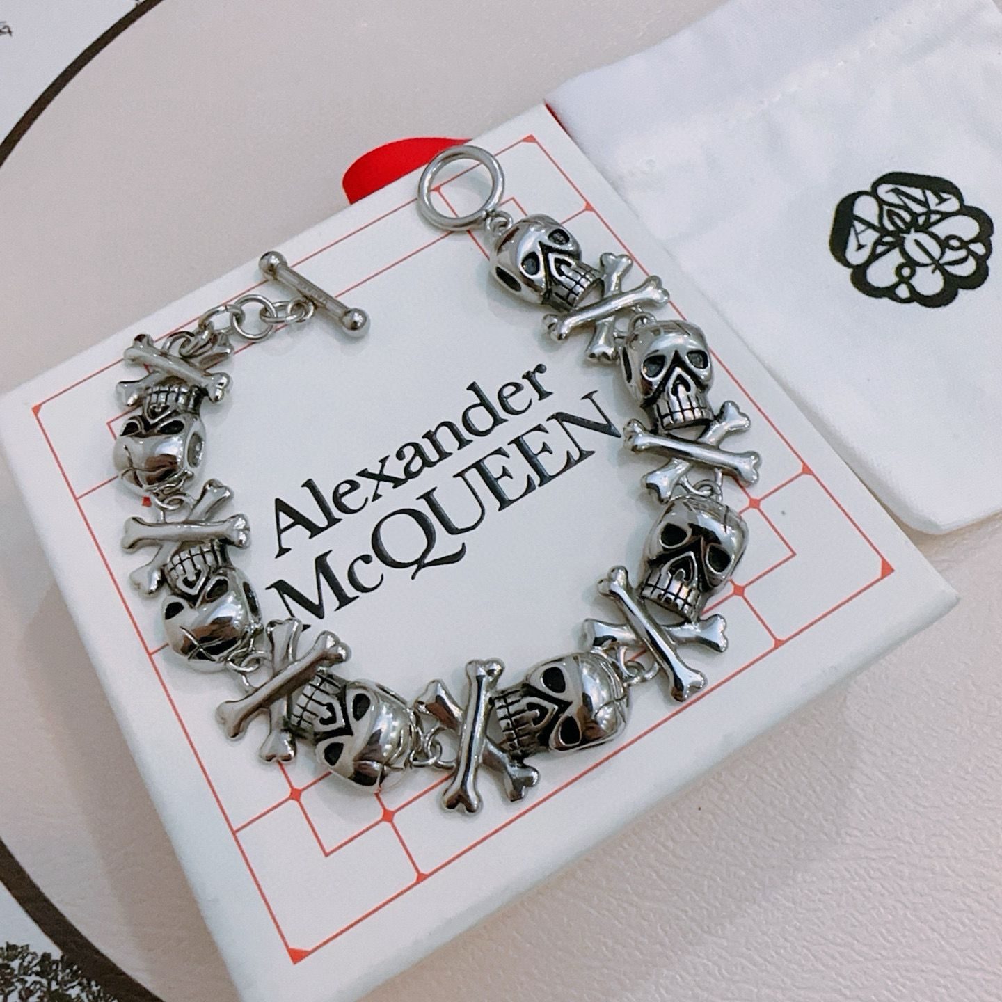   新款Alexander McQueen 亚历山大 麦昆 手链  专柜一致原版定制  骨子里那种叛逆浮