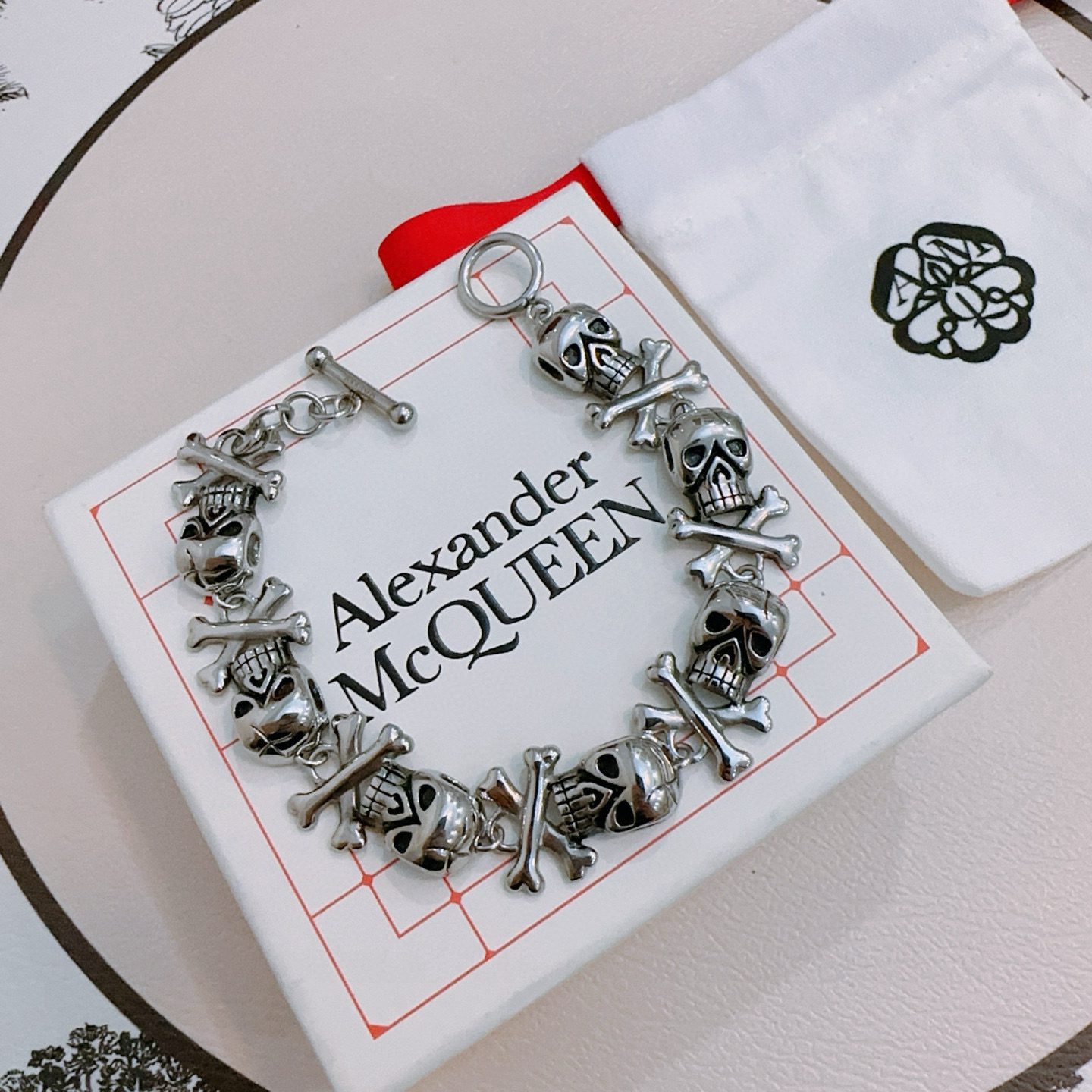   新款Alexander McQueen 亚历山大 麦昆 手链  专柜一致原版定制  骨子里那种叛逆浮