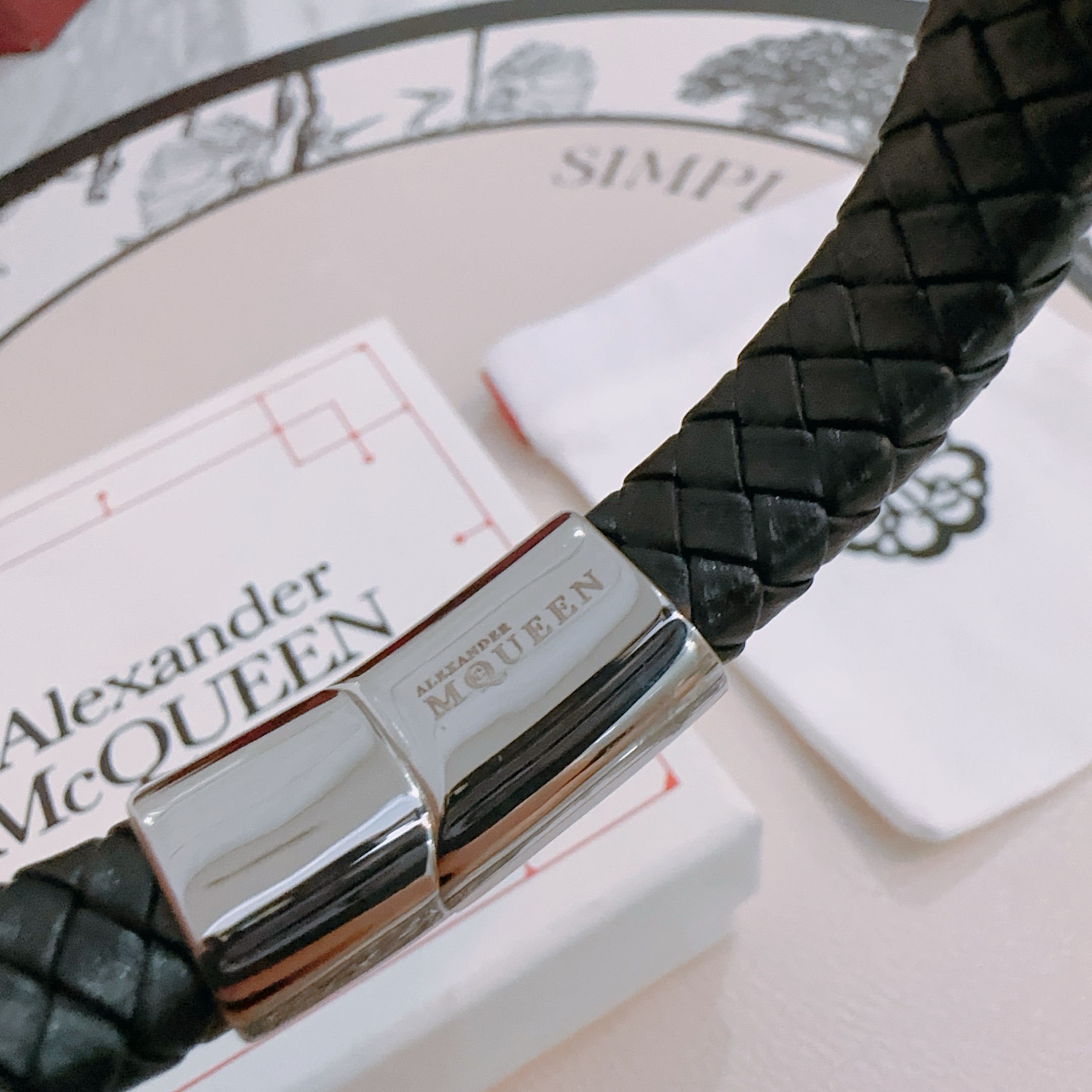   新款Alexander McQueen 亚历山大 麦昆 牛皮手链  专柜一致原版定制  骨子里那种叛