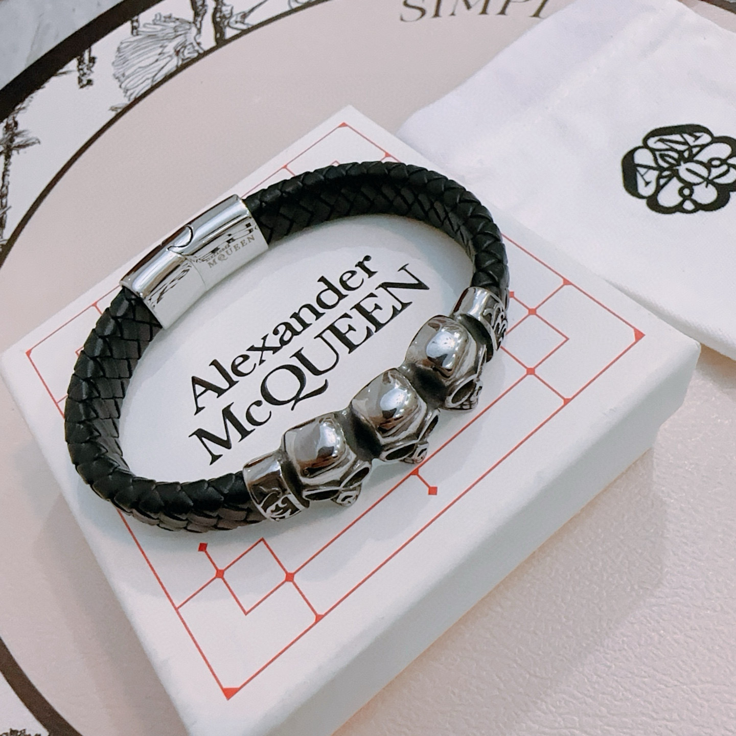   新款Alexander McQueen 亚历山大 麦昆 牛皮手链  专柜一致原版定制  骨子里那种叛