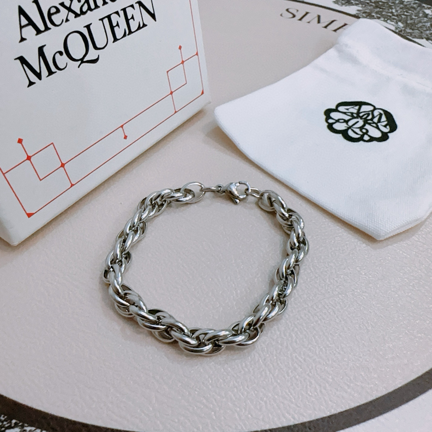   新款Alexander McQueen 亚历山大 麦昆 手链  专柜一致原版定制  骨子里那种叛逆浮