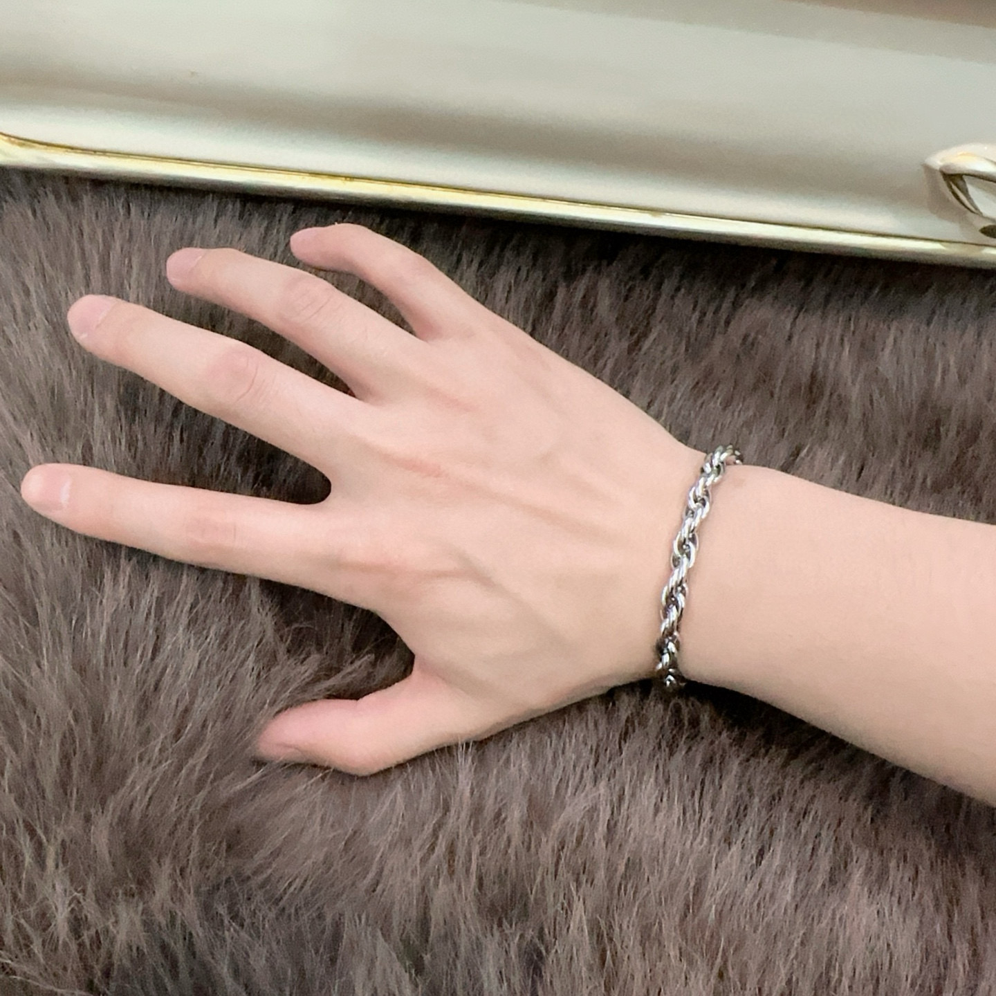  新款Alexander McQueen 亚历山大 麦昆 手链  专柜一致原版定制  骨子里那种叛逆浮