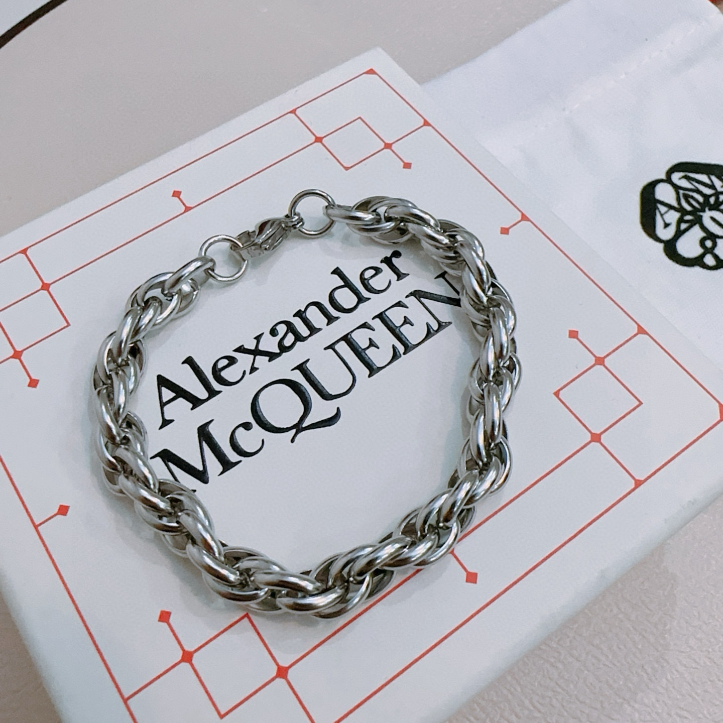   新款Alexander McQueen 亚历山大 麦昆 手链  专柜一致原版定制  骨子里那种叛逆浮
