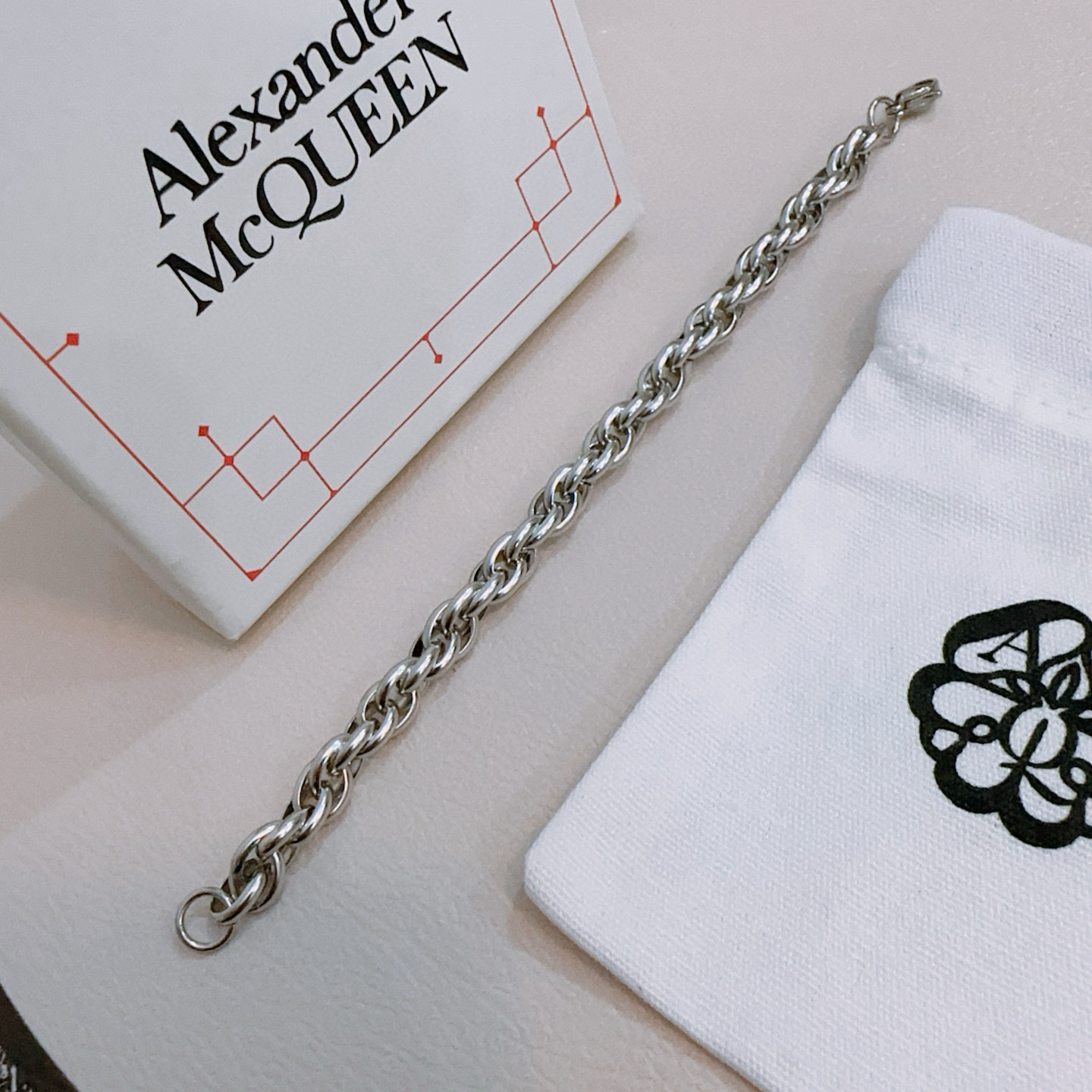   新款Alexander McQueen 亚历山大 麦昆 手链  专柜一致原版定制  骨子里那种叛逆浮