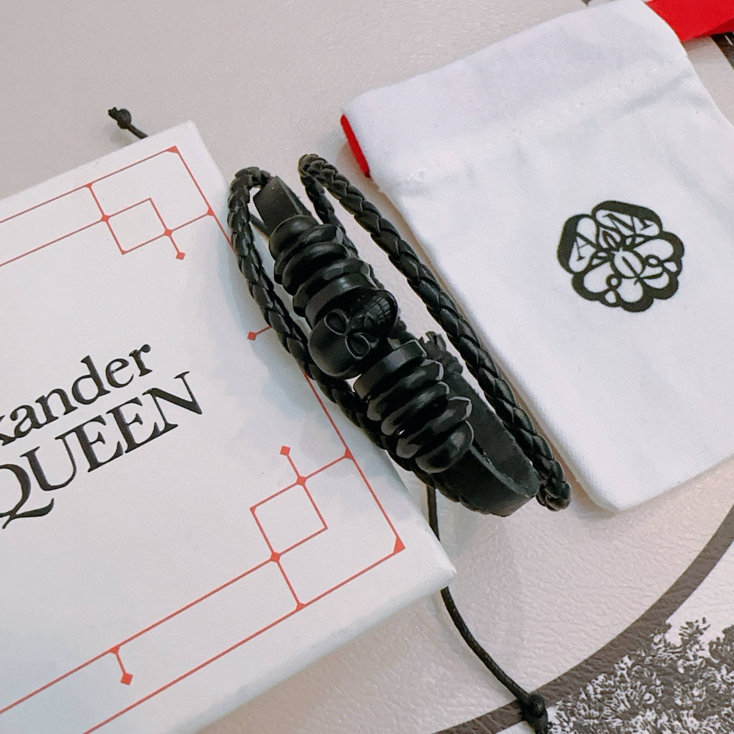   新款Alexander McQueen 亚历山大 麦昆 牛皮手链  专柜一致原版定制  骨子里那种叛