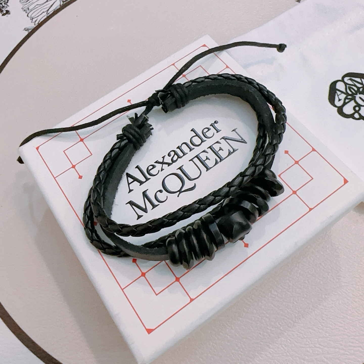   新款Alexander McQueen 亚历山大 麦昆 牛皮手链  专柜一致原版定制  骨子里那种叛