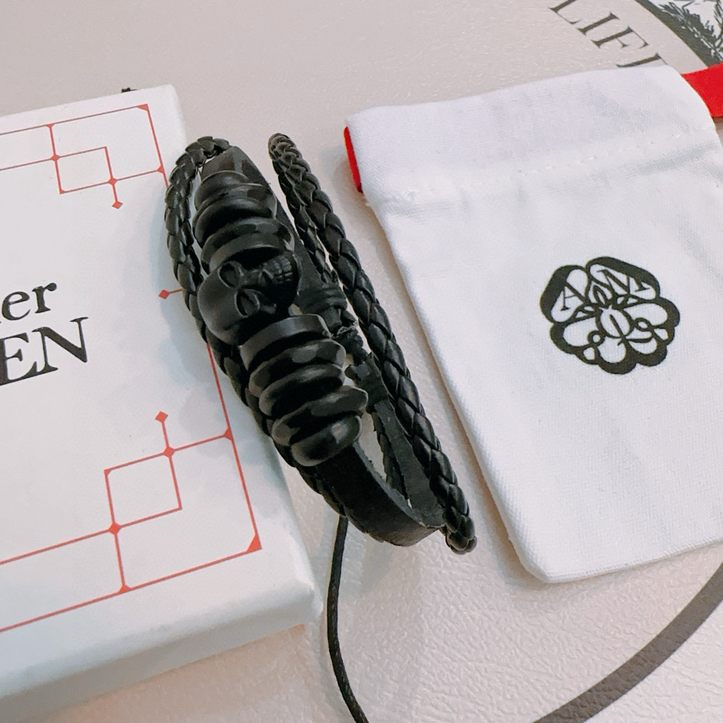   新款Alexander McQueen 亚历山大 麦昆 牛皮手链  专柜一致原版定制  骨子里那种叛