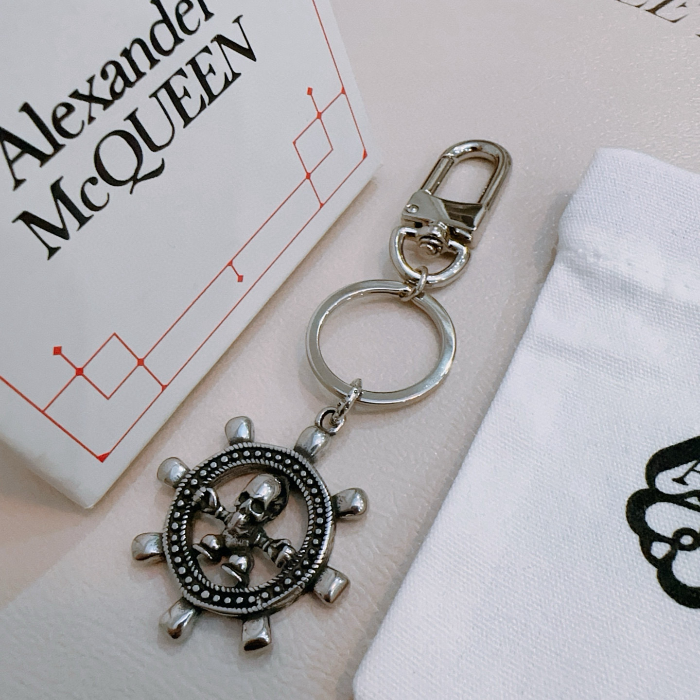   原单货新款Alexander McQueen 亚历山大 麦昆 钥匙扣 包包扣 配饰  专柜一致原版定