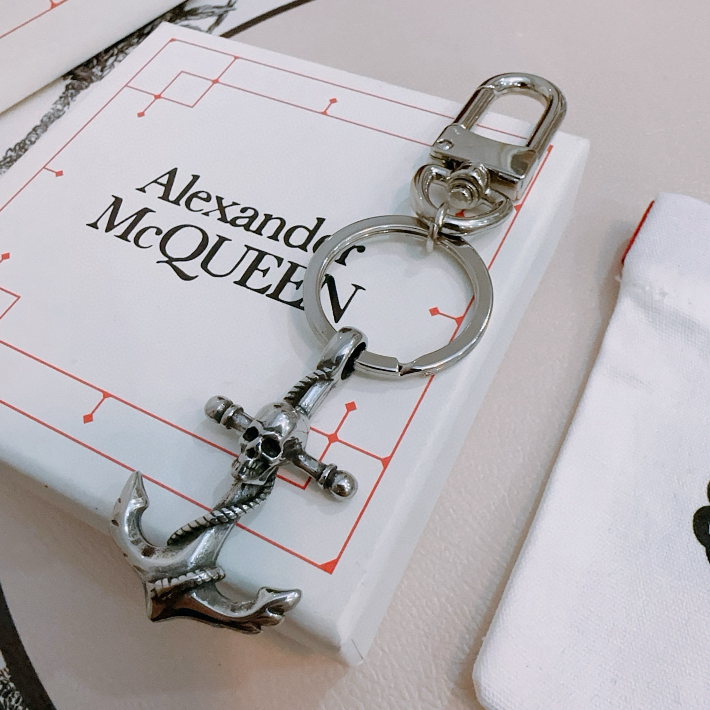  原单货新款Alexander McQueen 亚历山大 麦昆 钥匙扣 包包扣 配饰  专柜一致原版定