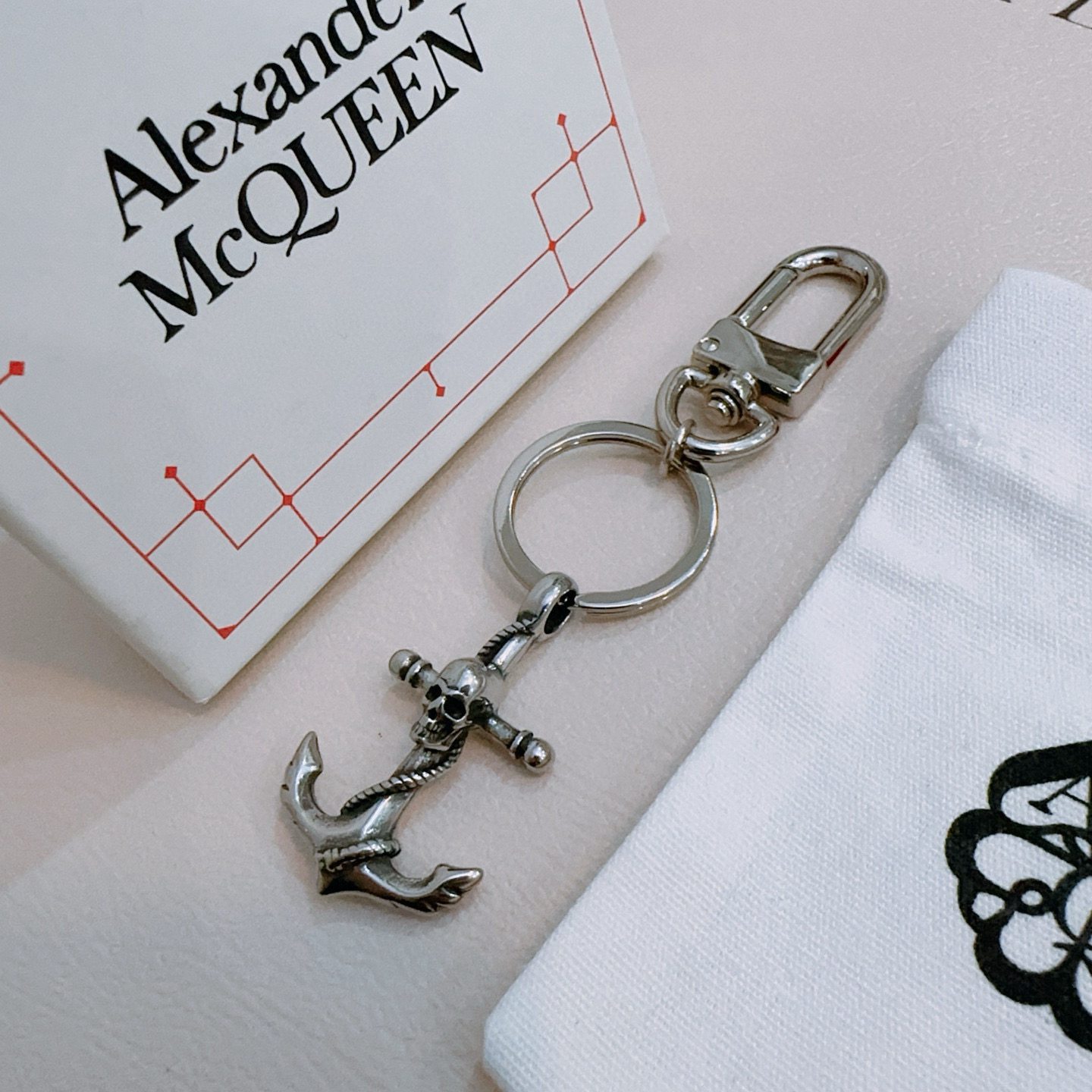   原单货新款Alexander McQueen 亚历山大 麦昆 钥匙扣 包包扣 配饰  专柜一致原版定