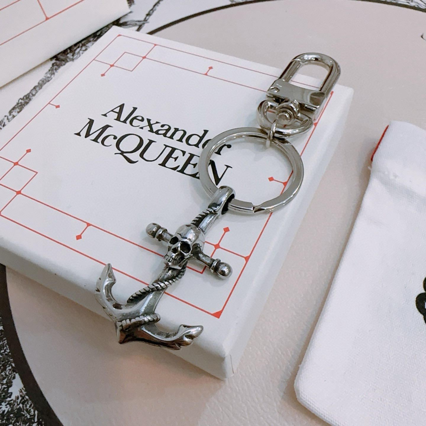   原单货新款Alexander McQueen 亚历山大 麦昆 钥匙扣 包包扣 配饰  专柜一致原版定