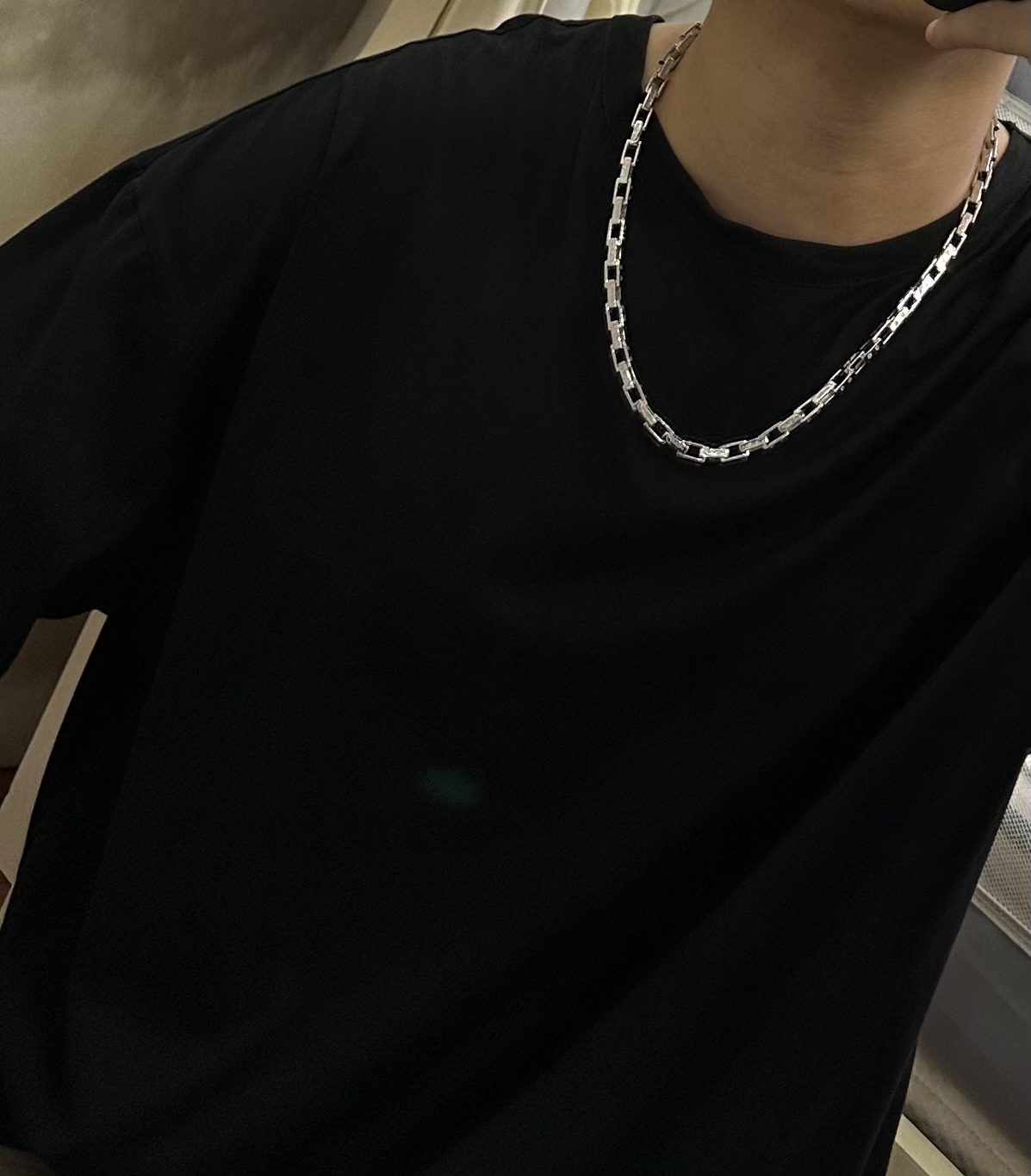    新款卡地亚项链V金材质系列 品相完美，细节无敌，那种独特的色泽完全无可挑剔，再缀以经典指环外形设计