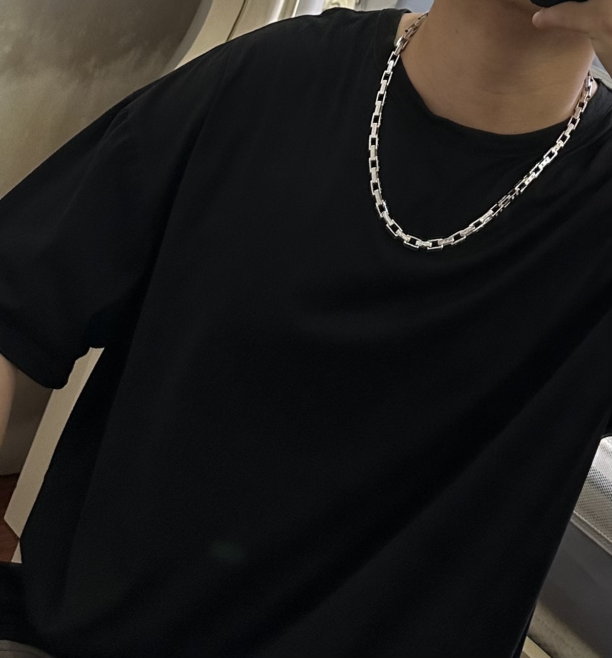    新款卡地亚项链V金材质系列 品相完美，细节无敌，那种独特的色泽完全无可挑剔，再缀以经典指环外形设计
