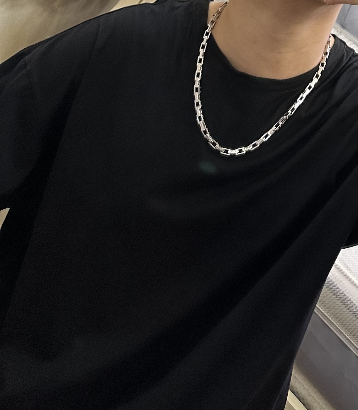    新款卡地亚项链V金材质系列 品相完美，细节无敌，那种独特的色泽完全无可挑剔，再缀以经典指环外形设计