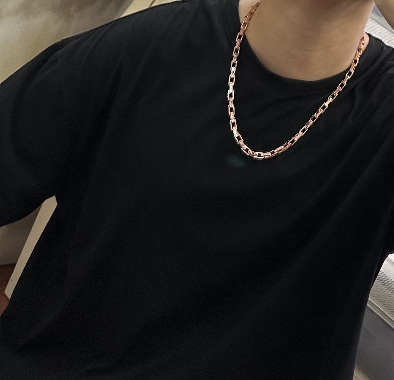    新款卡地亚项链V金材质系列 品相完美，细节无敌，那种独特的色泽完全无可挑剔，再缀以经典指环外形设计