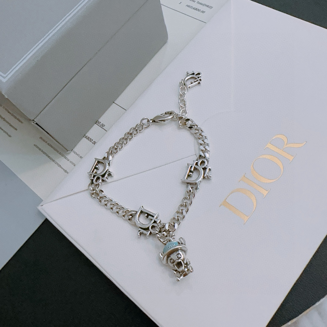         DIOR新款🔥高品质迪奥手链原单货专柜新款开模复古潮流时尚必备 男女均可佩戴 情侣款同款
