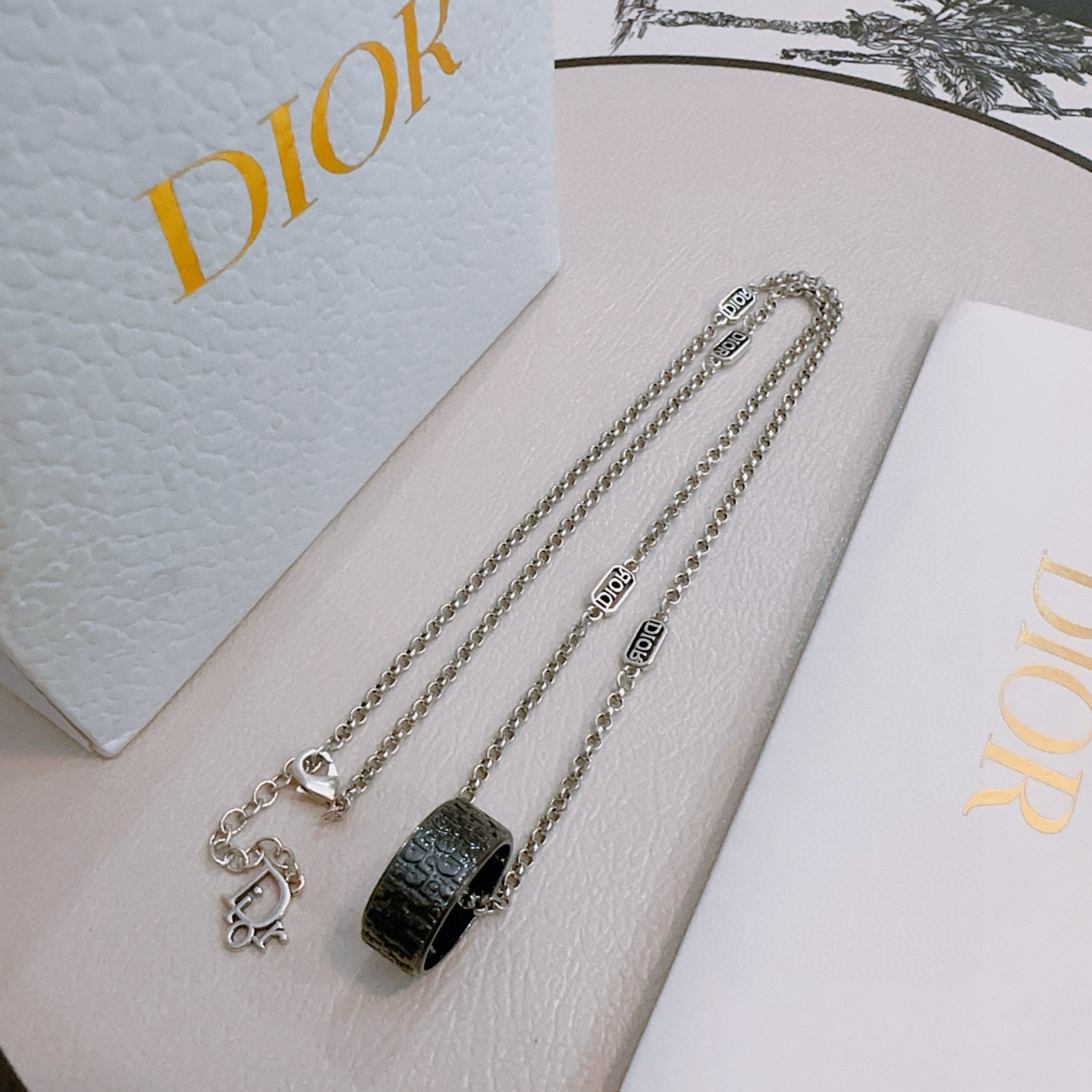    DIOR🔥新款 迪奥项链🇷🇼原单货🇷🇼专柜新款开模复古潮流时尚必备 男女均可佩戴 情侣款同款 摇滚