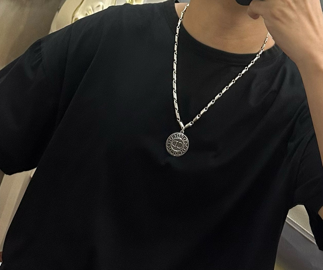    DIOR🔥新款 迪奥项链🇷🇼原单货🇷🇼专柜新款开模复古潮流时尚必备 男女均可佩戴 情侣款同款 摇滚