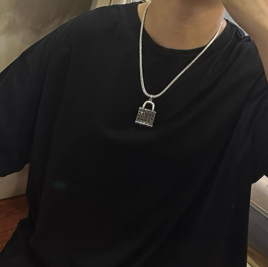    DIOR🔥新款 迪奥项链🇷🇼原单货🇷🇼专柜新款开模复古潮流时尚必备 男女均可佩戴 情侣款同款 摇滚