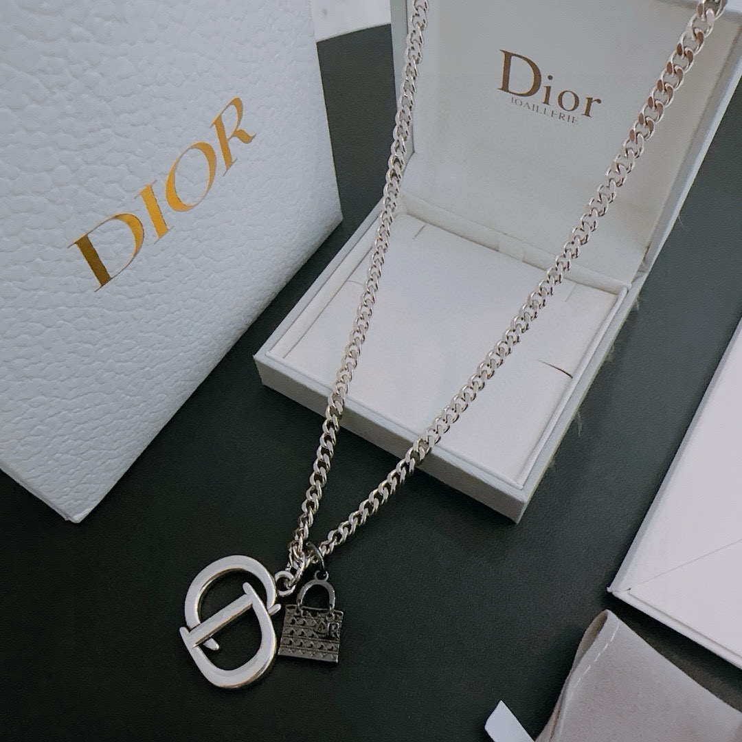    DIOR🔥新款 迪奥项链🇷🇼原单货🇷🇼专柜新款开模复古潮流时尚必备 男女均可佩戴 情侣款同款 摇滚