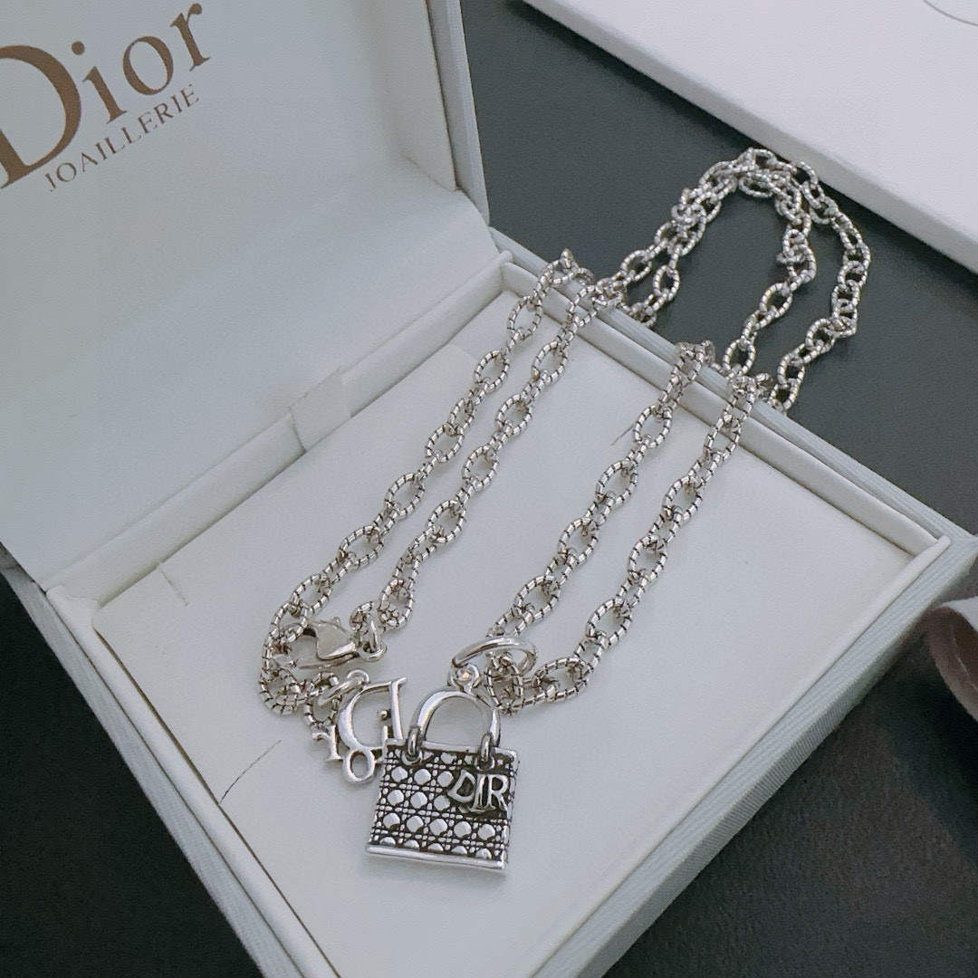   DIOR🔥新款 迪奥项链🇷🇼原单货🇷🇼专柜新款开模复古潮流时尚必备 男女均可佩戴 情侣款同款 摇滚
