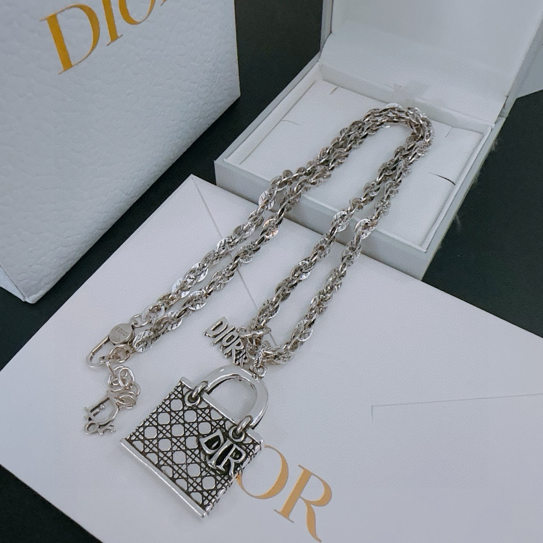    DIOR🔥新款 迪奥项链🇷🇼原单货🇷🇼专柜新款开模复古潮流时尚必备 男女均可佩戴 情侣款同款 摇滚