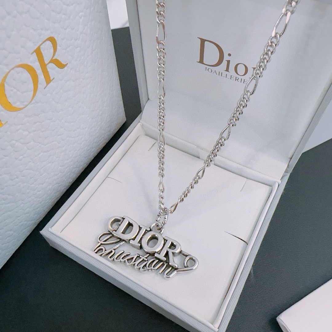    DIOR🔥新款 迪奥项链🇷🇼原单货🇷🇼专柜新款开模复古潮流时尚必备 男女均可佩戴 情侣款同款 摇滚