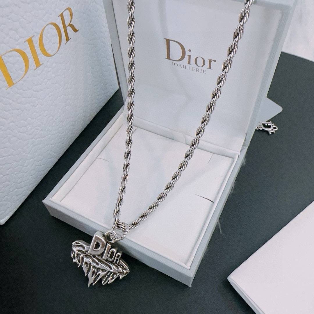    DIOR🔥新款 迪奥项链🇷🇼原单货🇷🇼专柜新款开模复古潮流时尚必备 男女均可佩戴 情侣款同款 摇滚