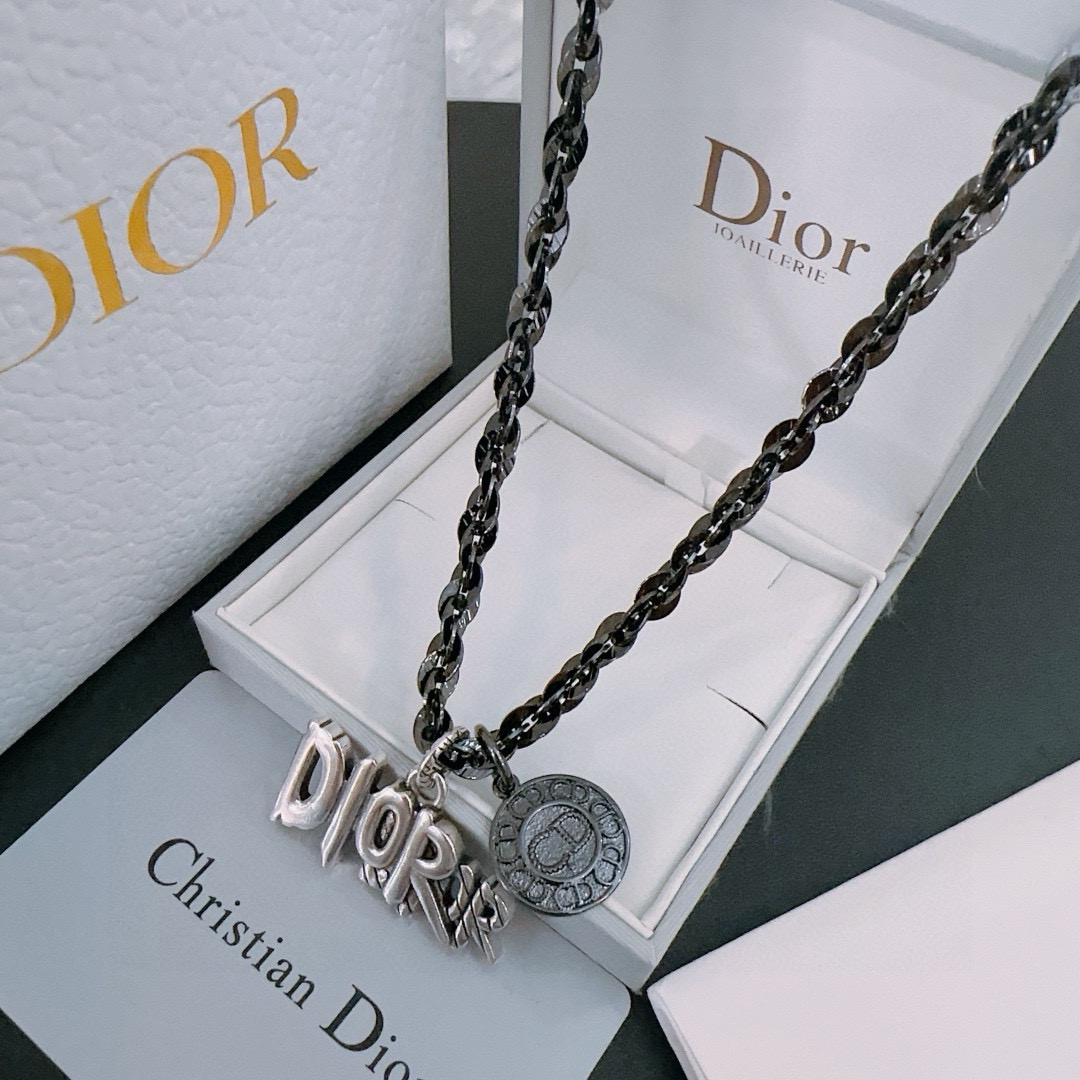    DIOR🔥新款 迪奥项链🇷🇼原单货🇷🇼专柜新款开模复古潮流时尚必备 男女均可佩戴 情侣款同款 摇滚