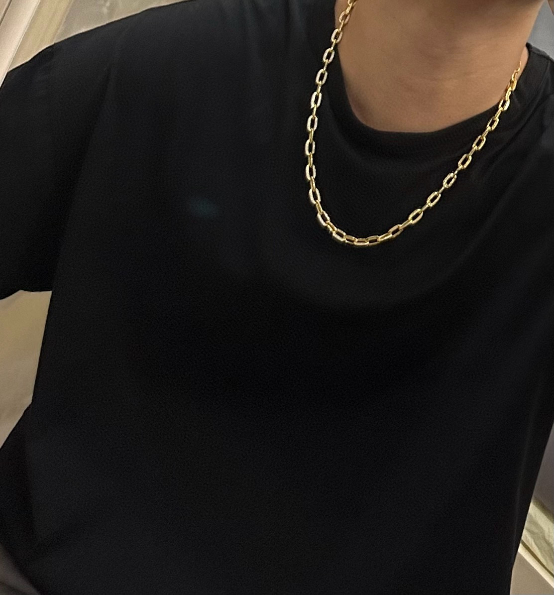    新款带钻卡地亚项链V金材质系列 品相完美，细节无敌，那种独特的色泽完全无可挑剔，再缀以经典指环外形