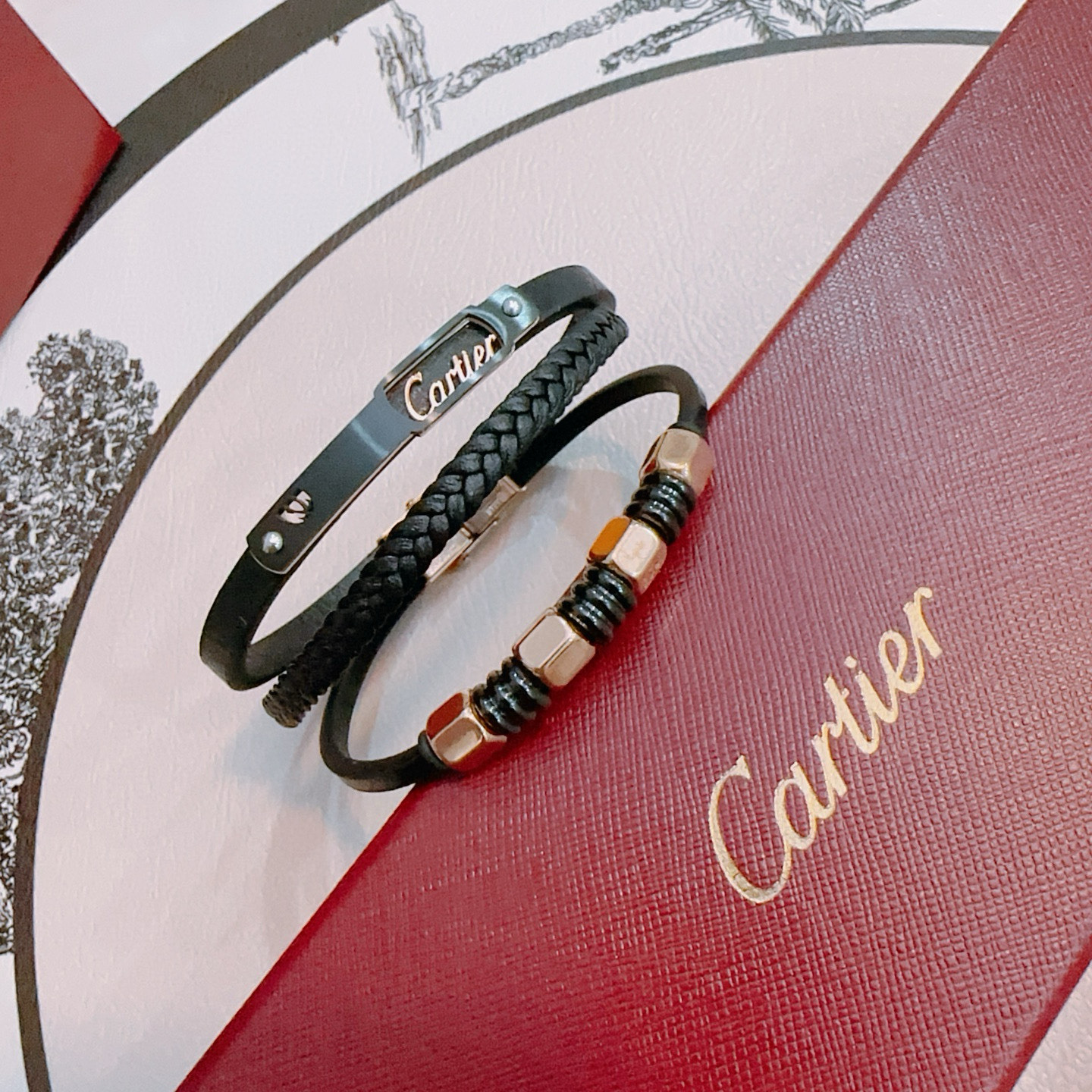         高品质卡地亚牛皮手绳手链💍原单货专柜新款开模复古潮流时尚必备 男女均可佩戴 情侣款同款 