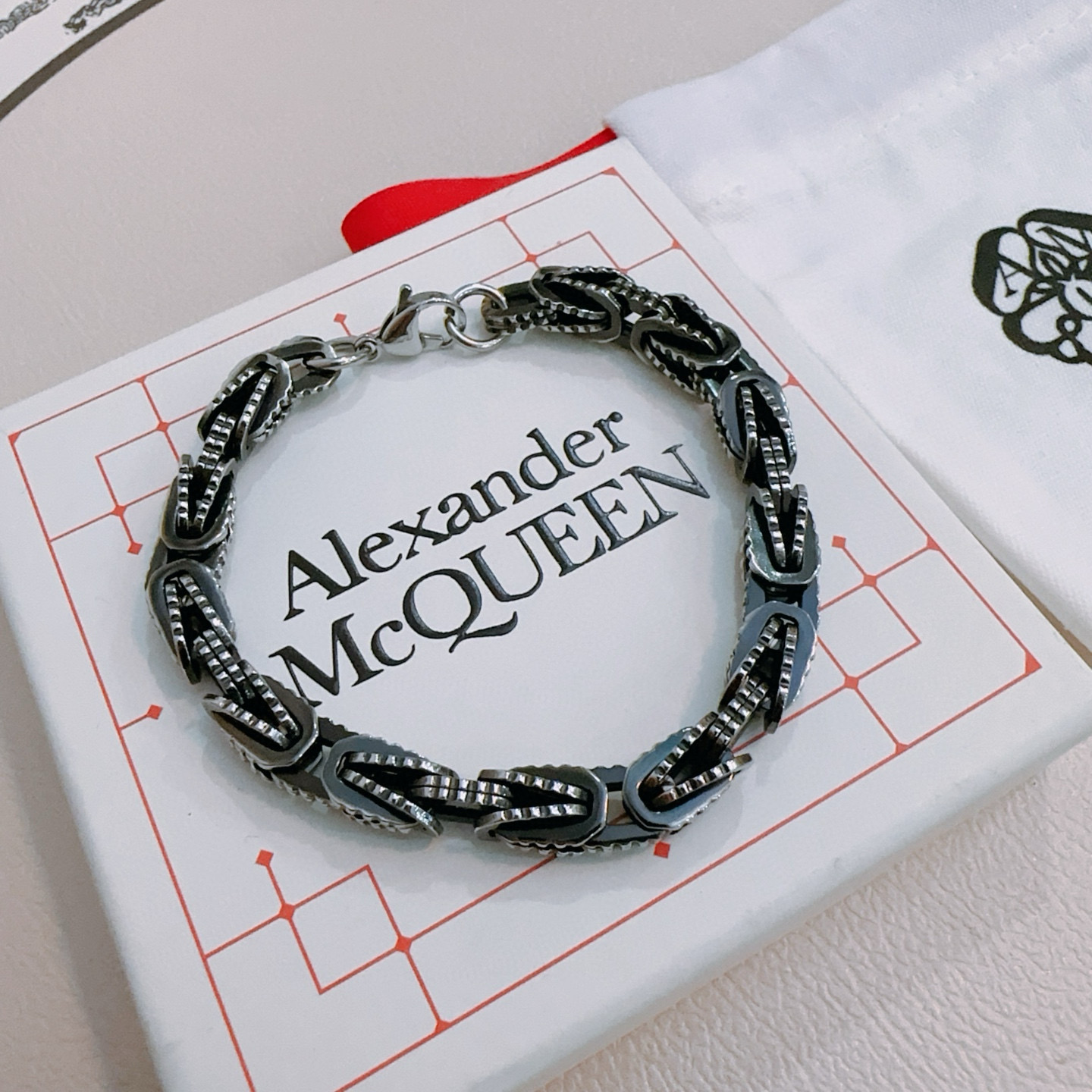   原单货新款Alexander McQueen 亚历山大 麦昆 手链  专柜一致原版定制  骨子里那种