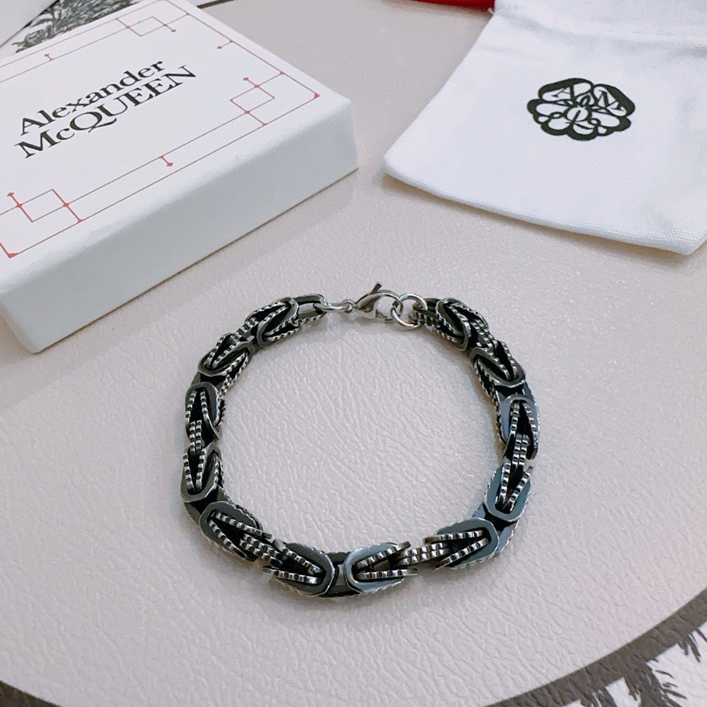   原单货新款Alexander McQueen 亚历山大 麦昆 手链  专柜一致原版定制  骨子里那种