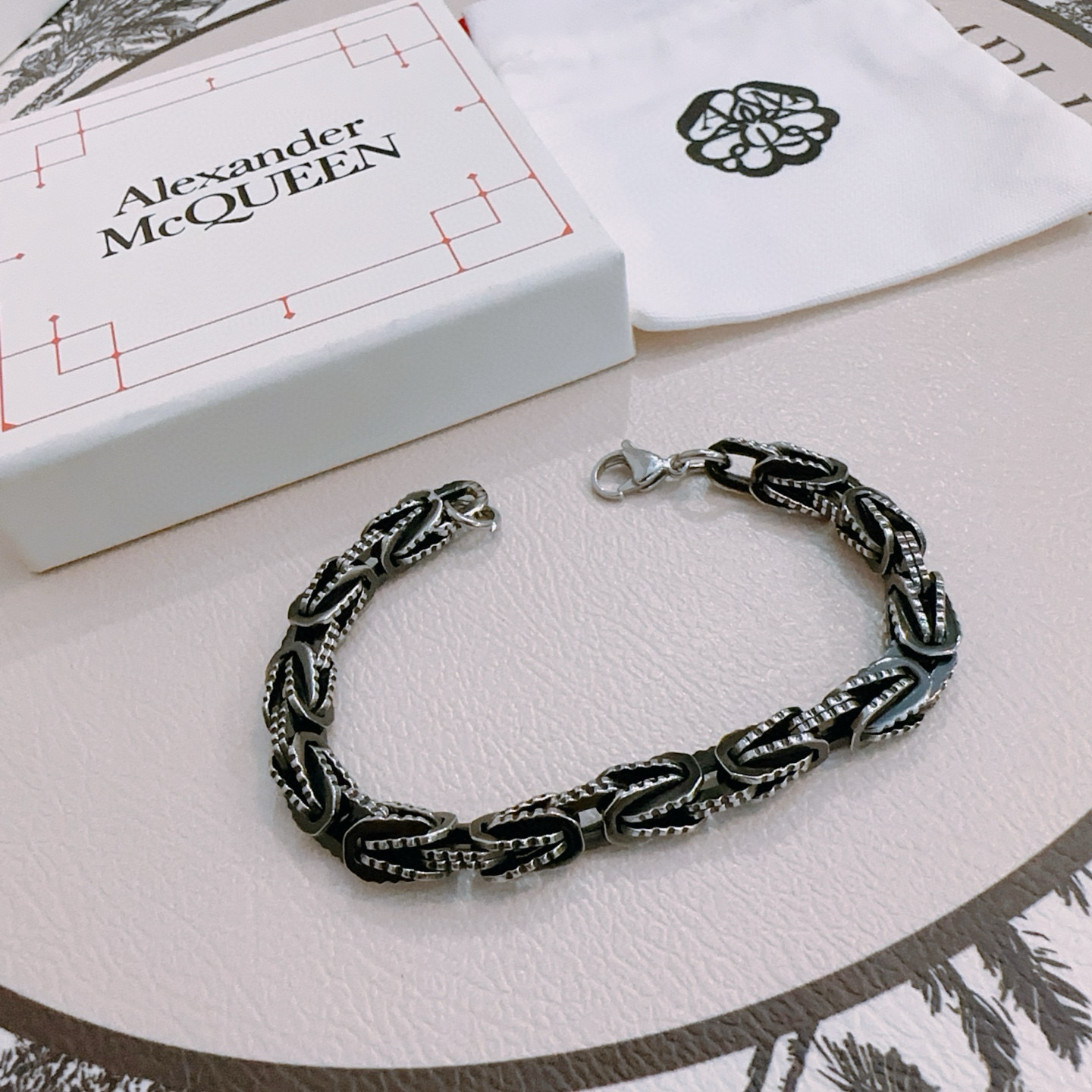   原单货新款Alexander McQueen 亚历山大 麦昆 手链  专柜一致原版定制  骨子里那种